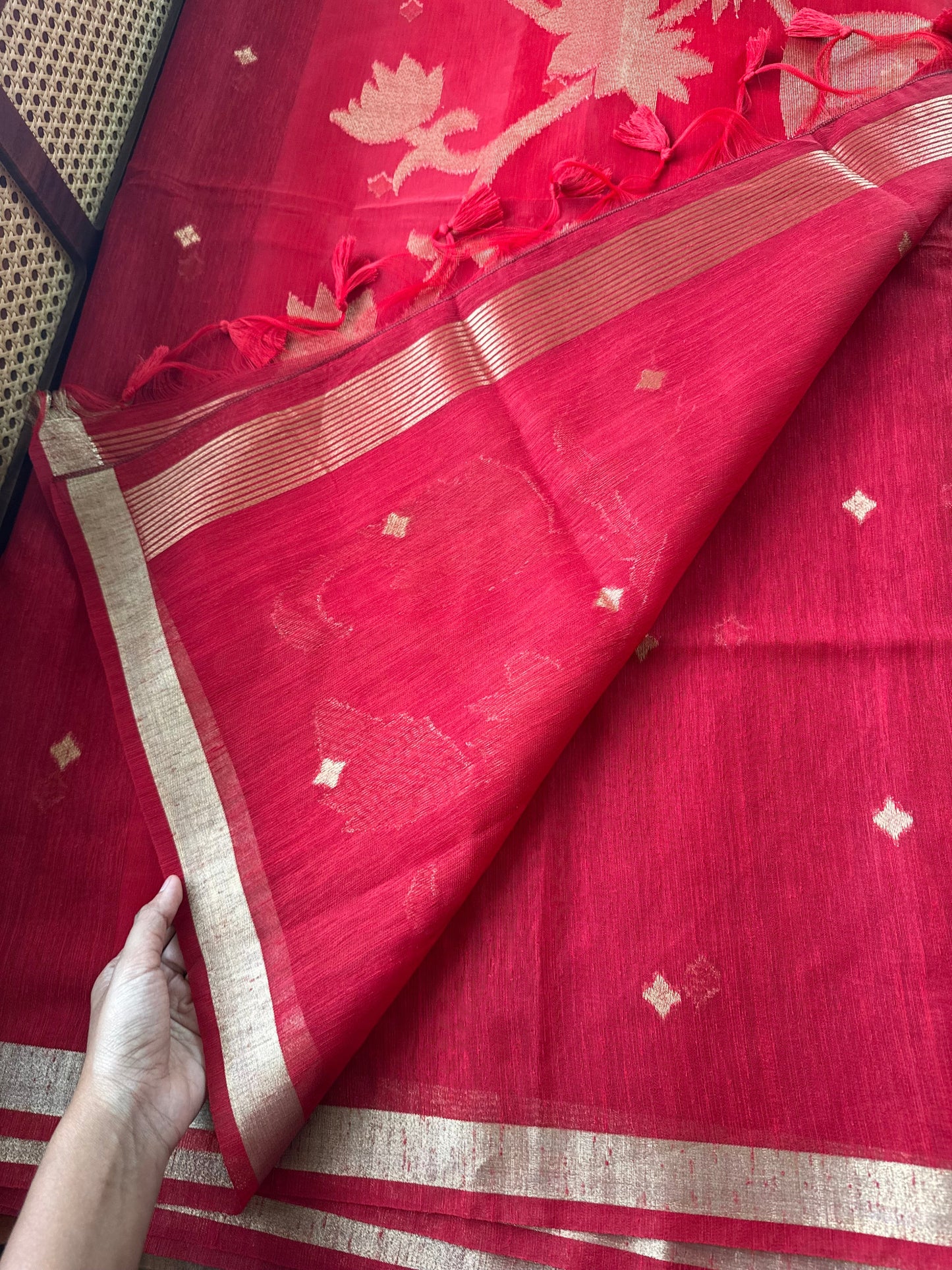 Minimal Tussar Georgette Blend Saree - Red