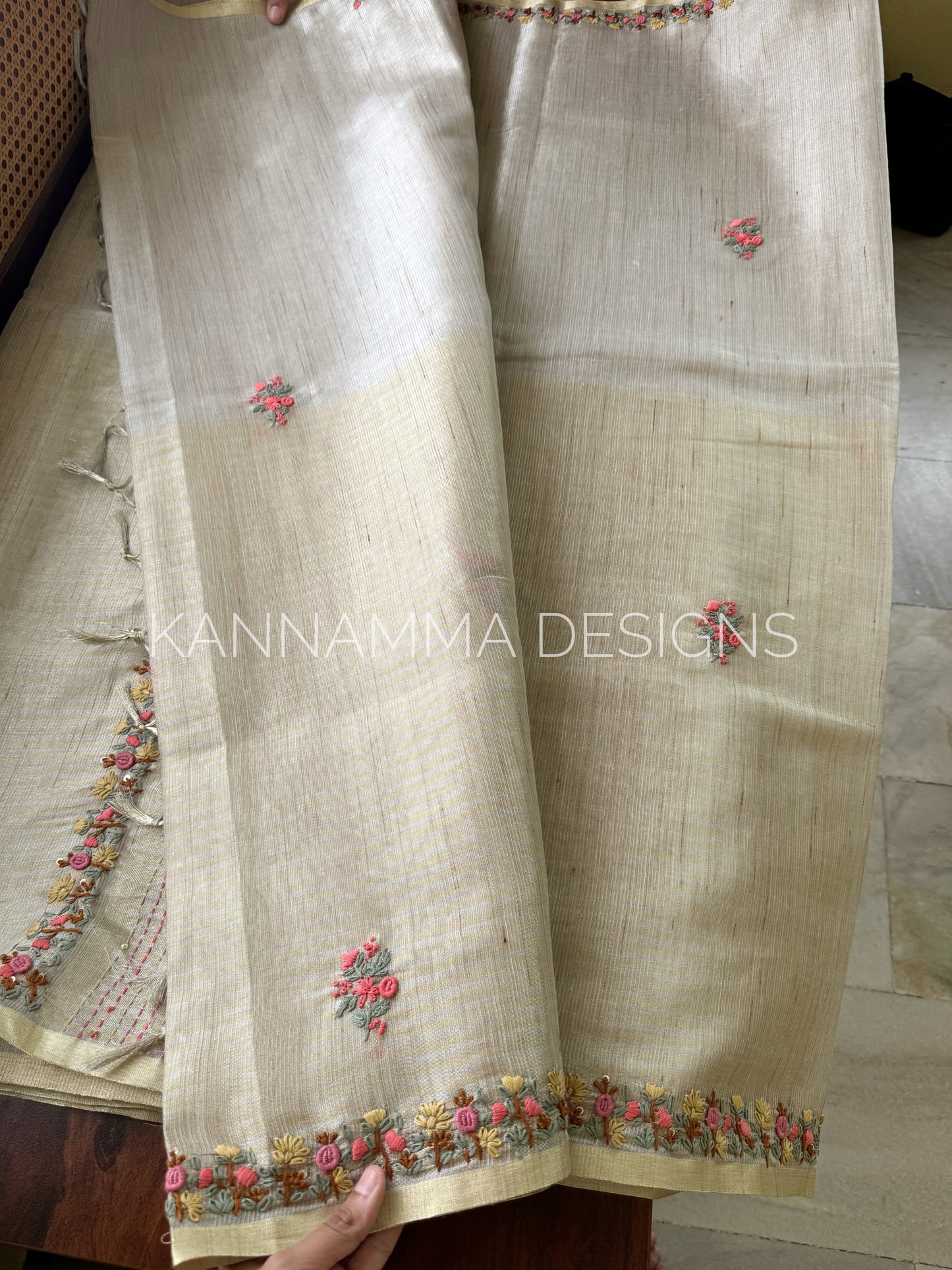 French knots Tissue Linen - Silver Gold