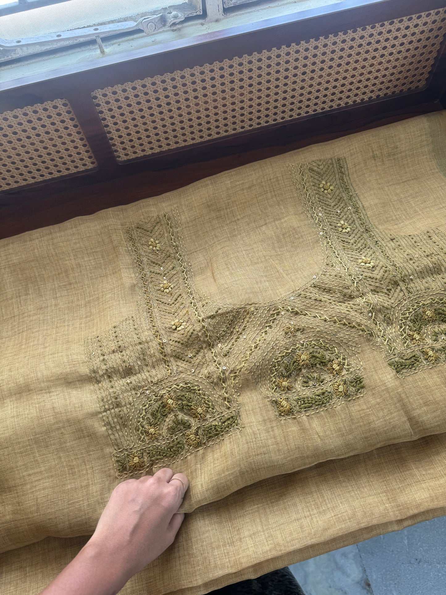 Premium Tissue Linen Saree with heavy blouse - Henna Green