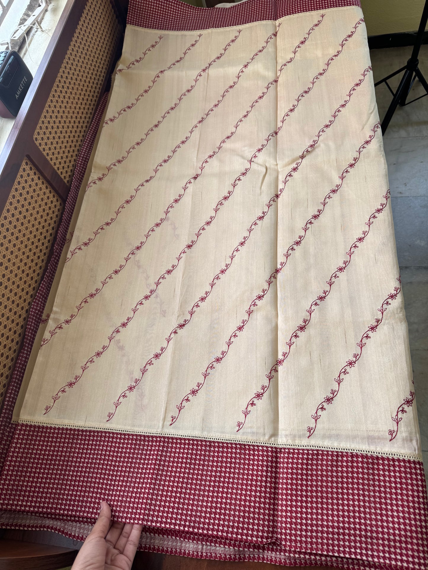 Tussar Blend - Beige & Red