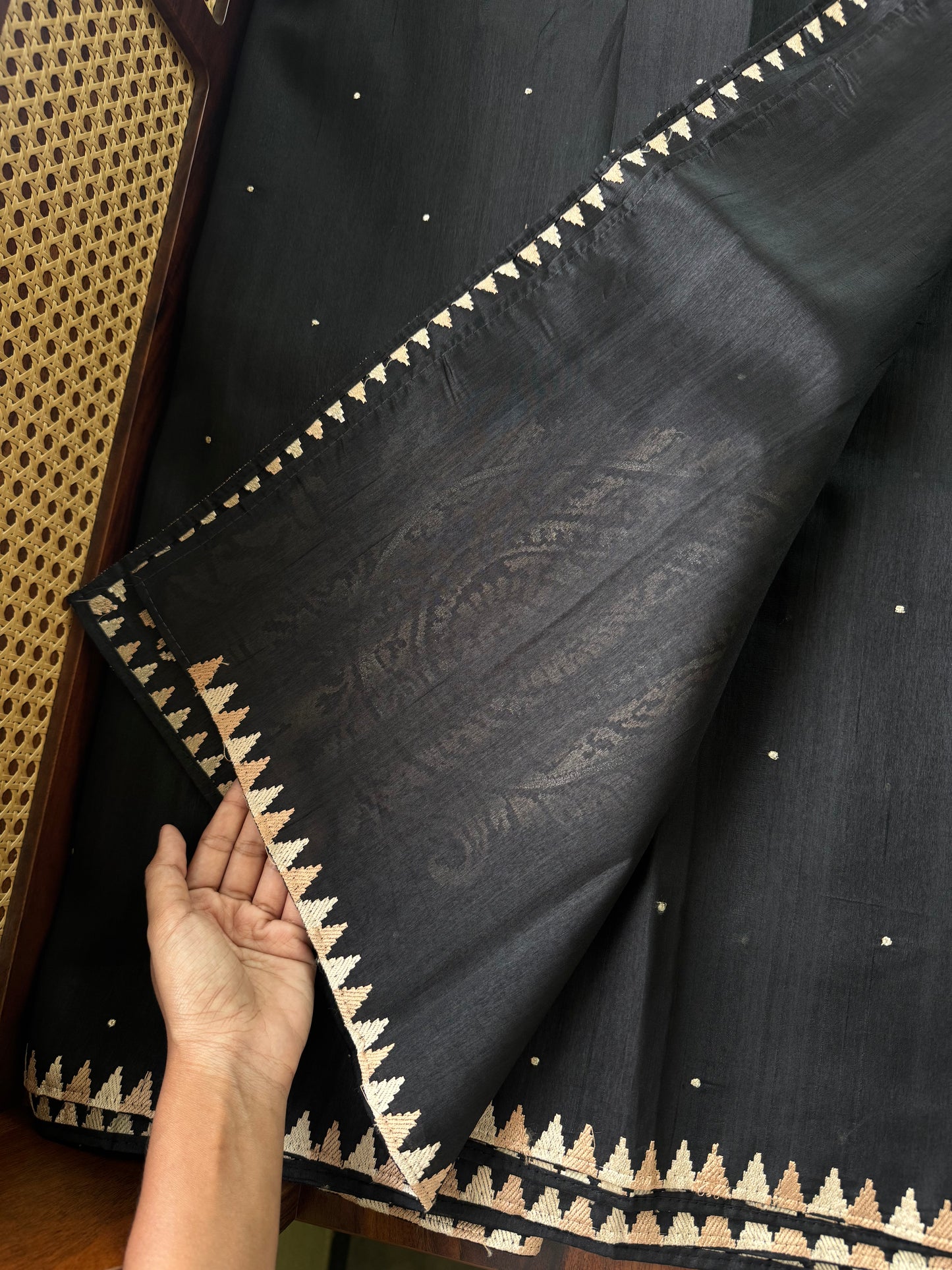 Minimal Mango Semi tussar saree - Black