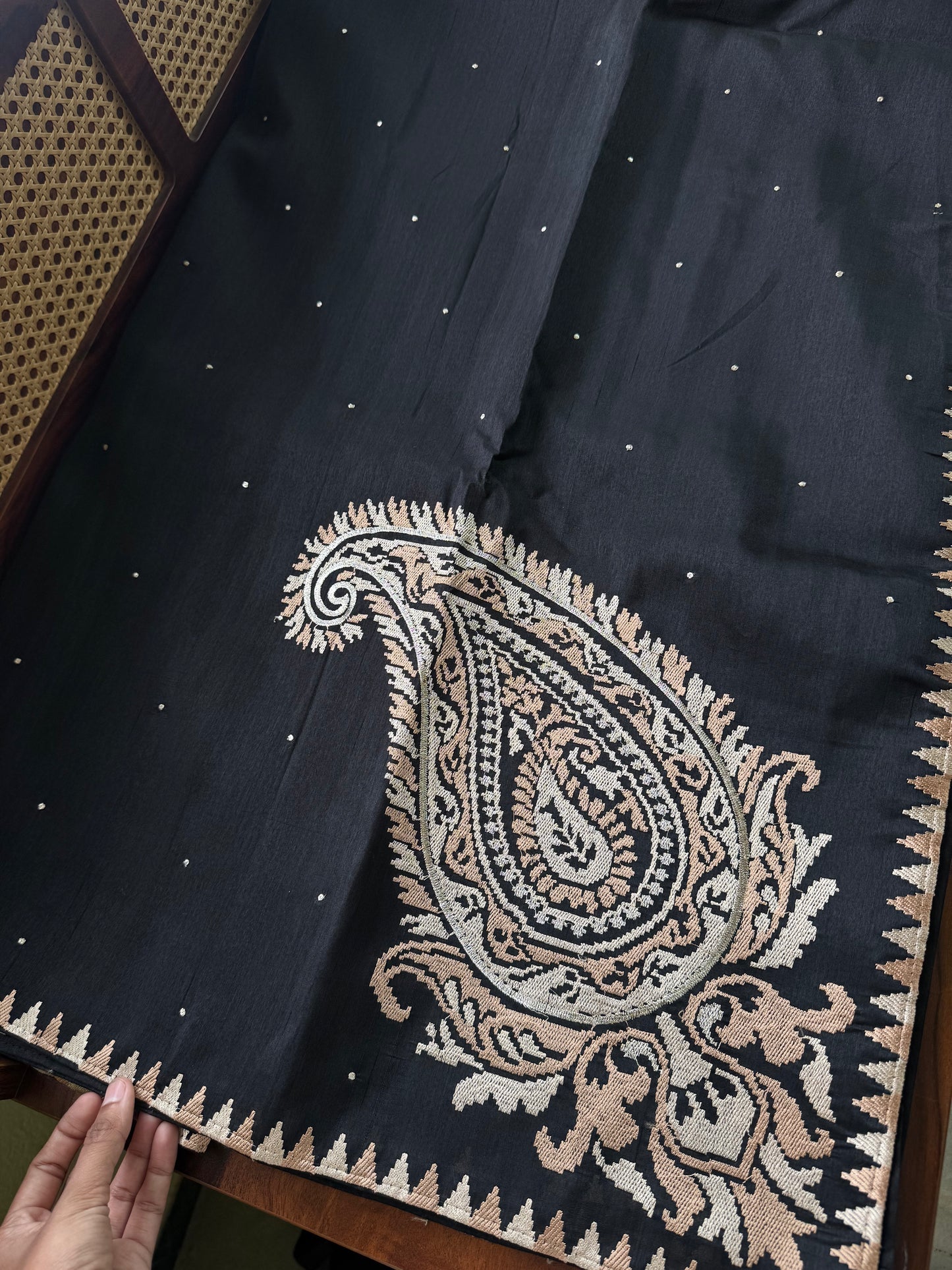 Minimal Mango Semi tussar saree - Black