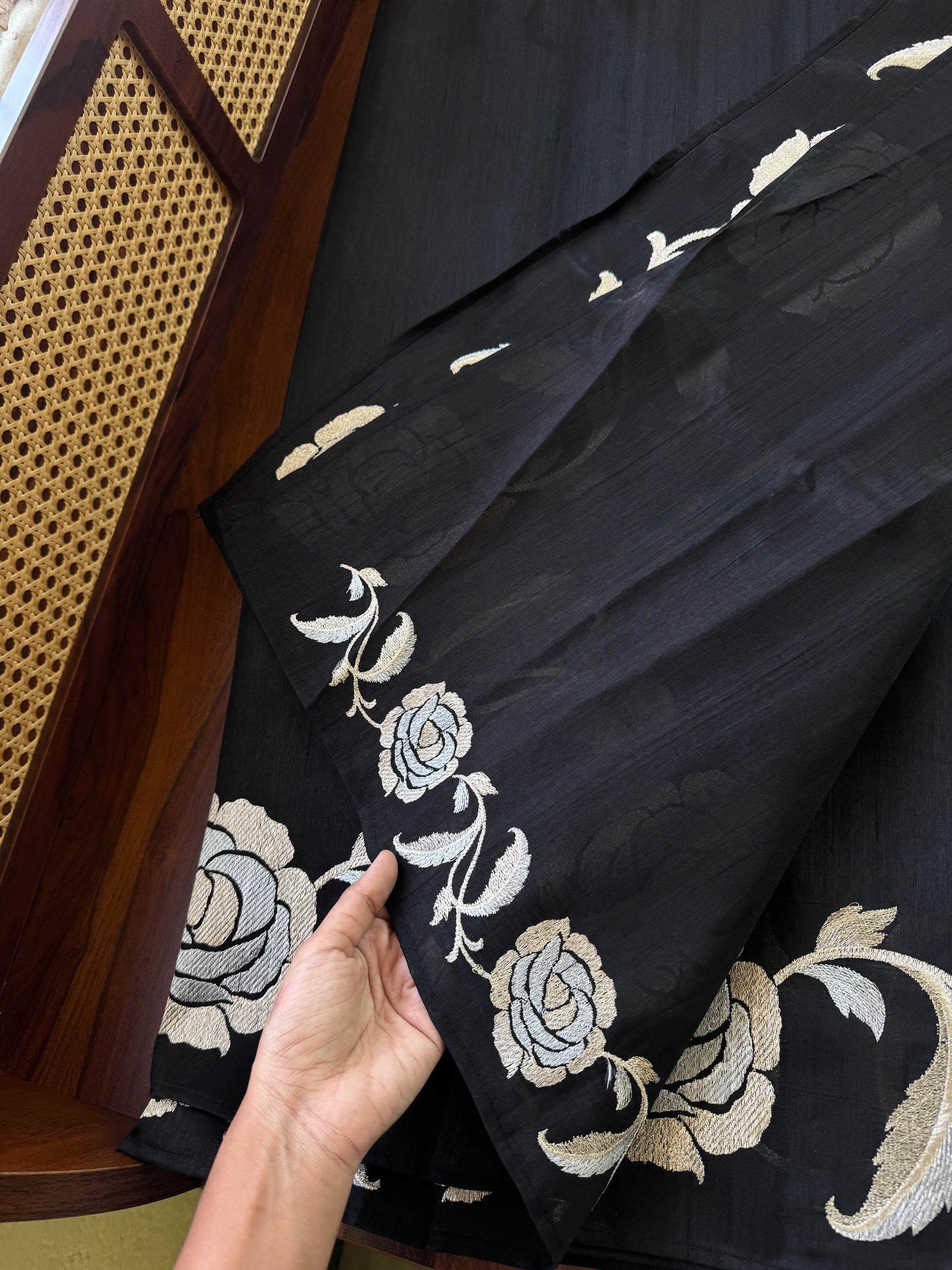 Minimal Semi tussar saree - Black