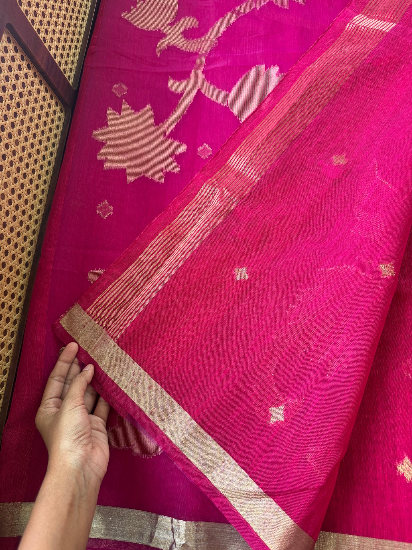 Minimal Tussar Georgette Blend Saree - Rani Pink