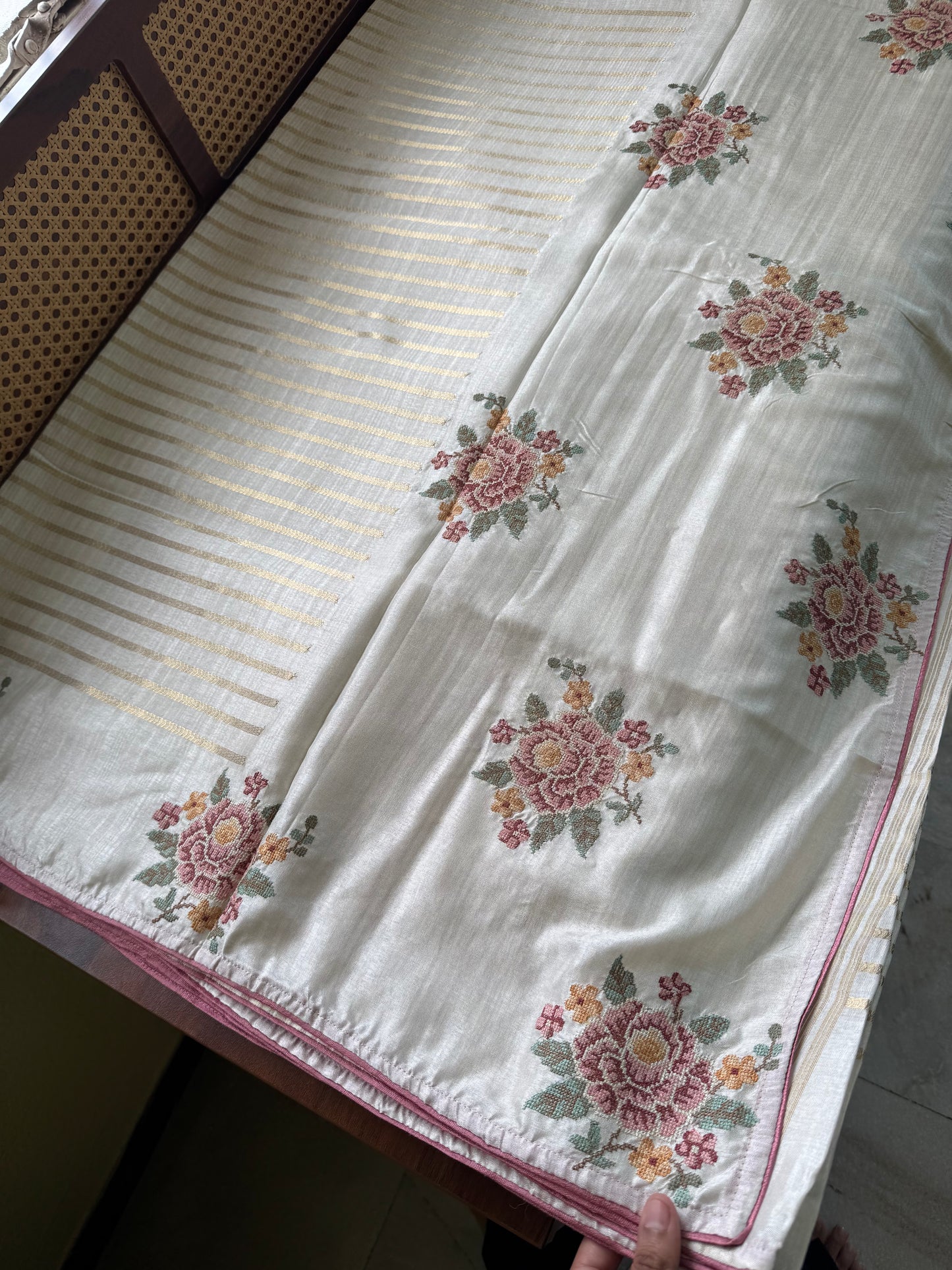 Elegant Semi tussar saree - Ivory with Pink