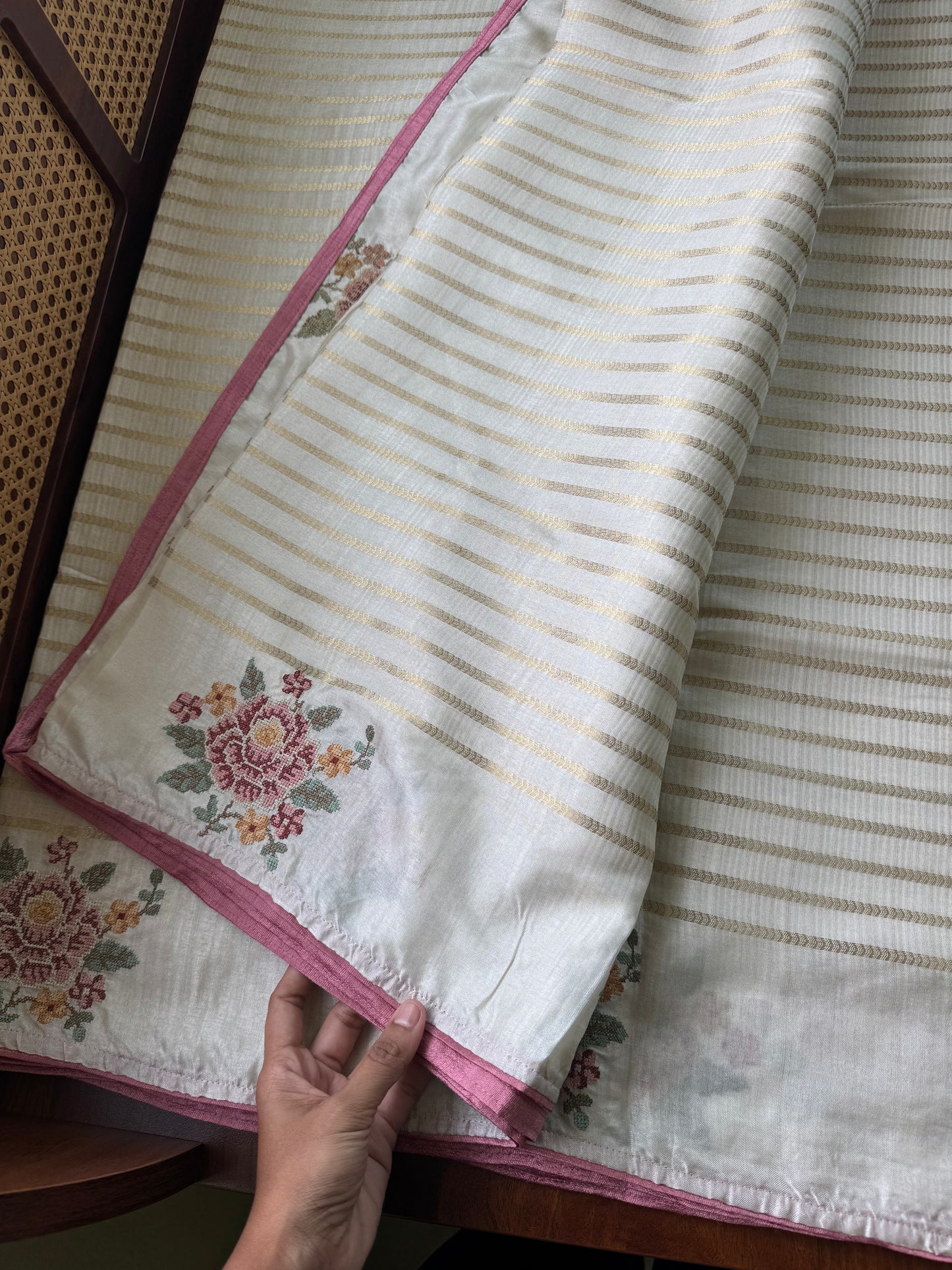 Elegant Semi tussar saree - Ivory with Pink