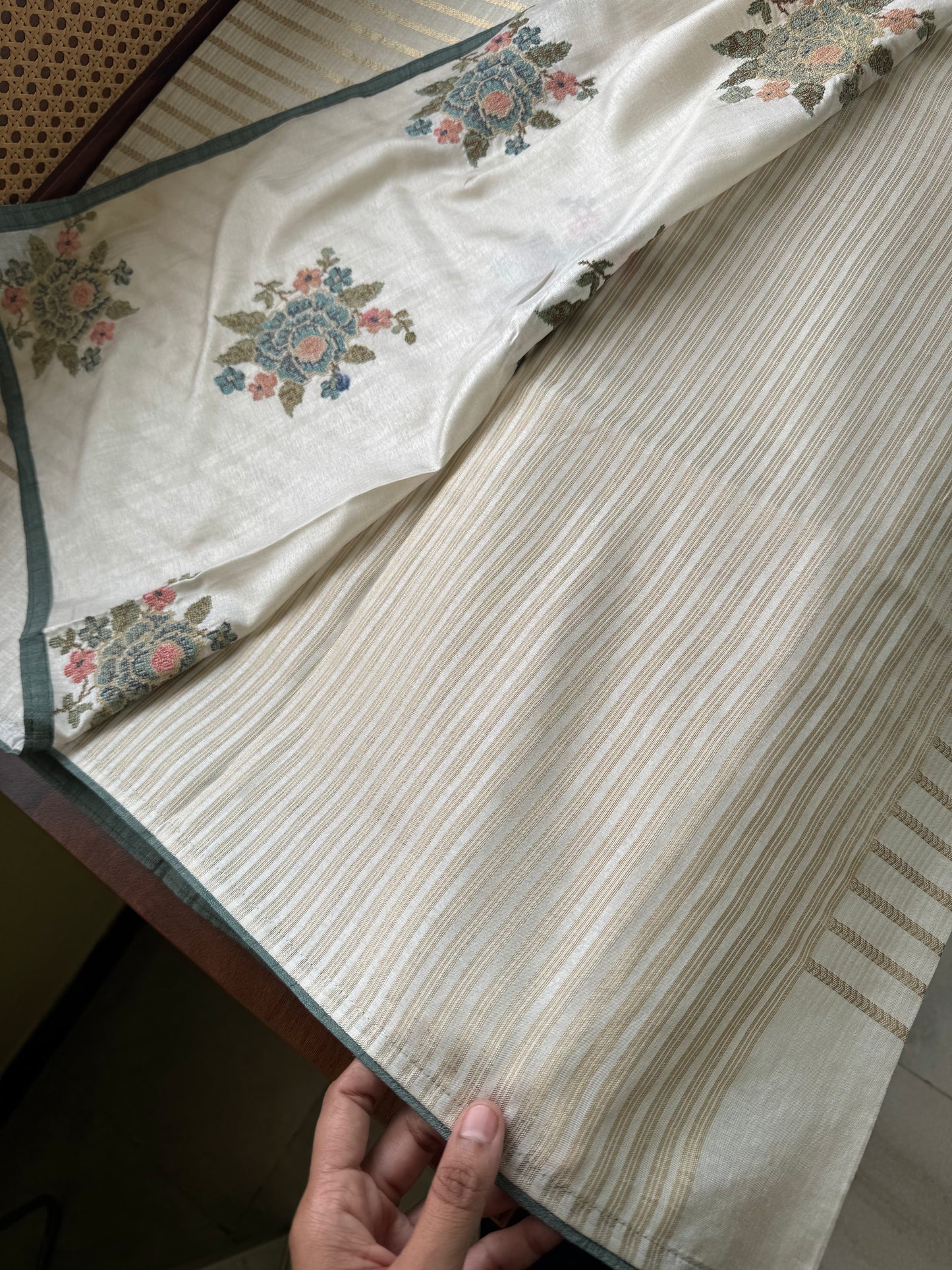 Elegant Semi tussar saree - Ivory with Blue