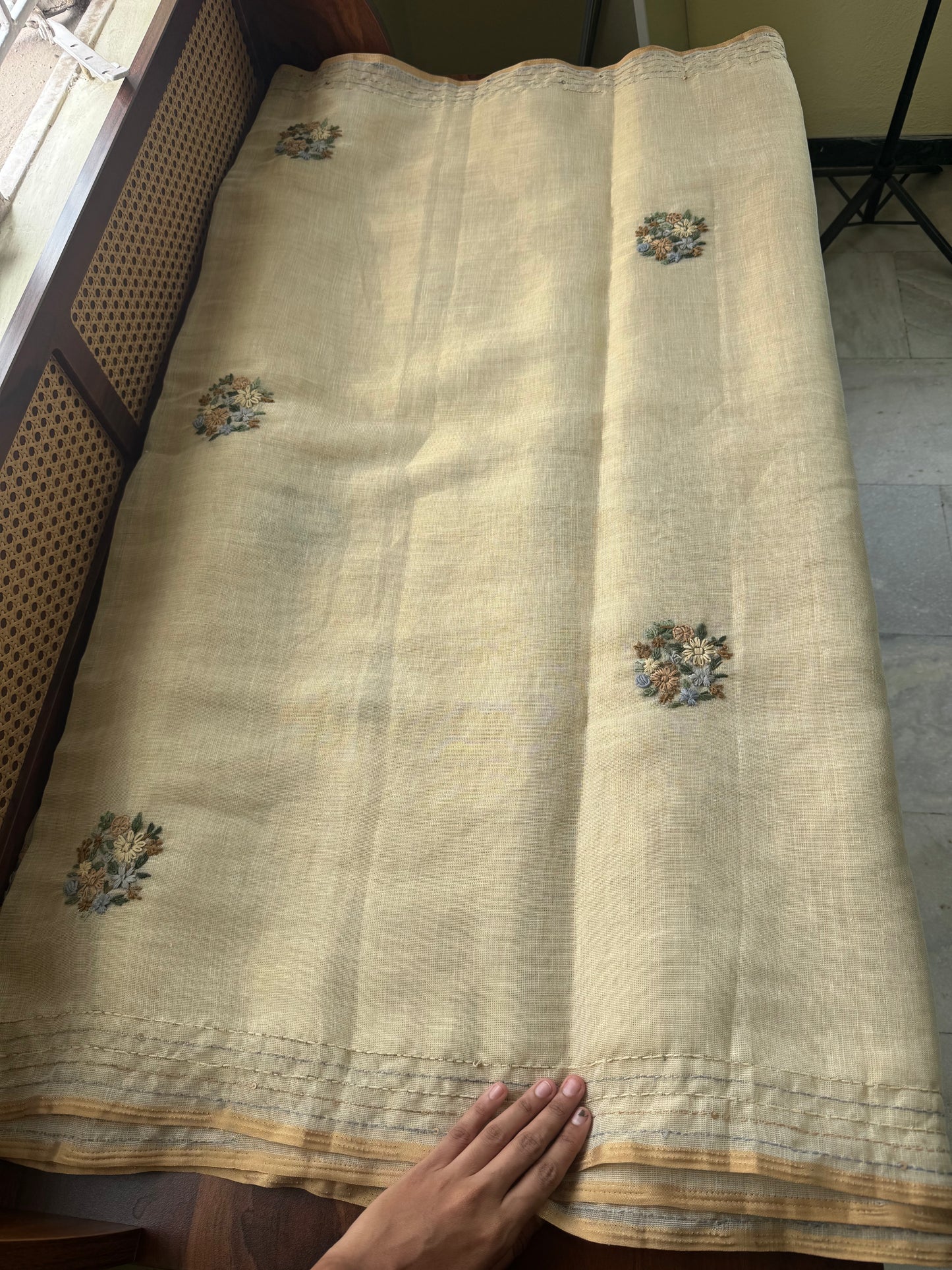 Premium Tissue Linen Sarees - Beige & Green