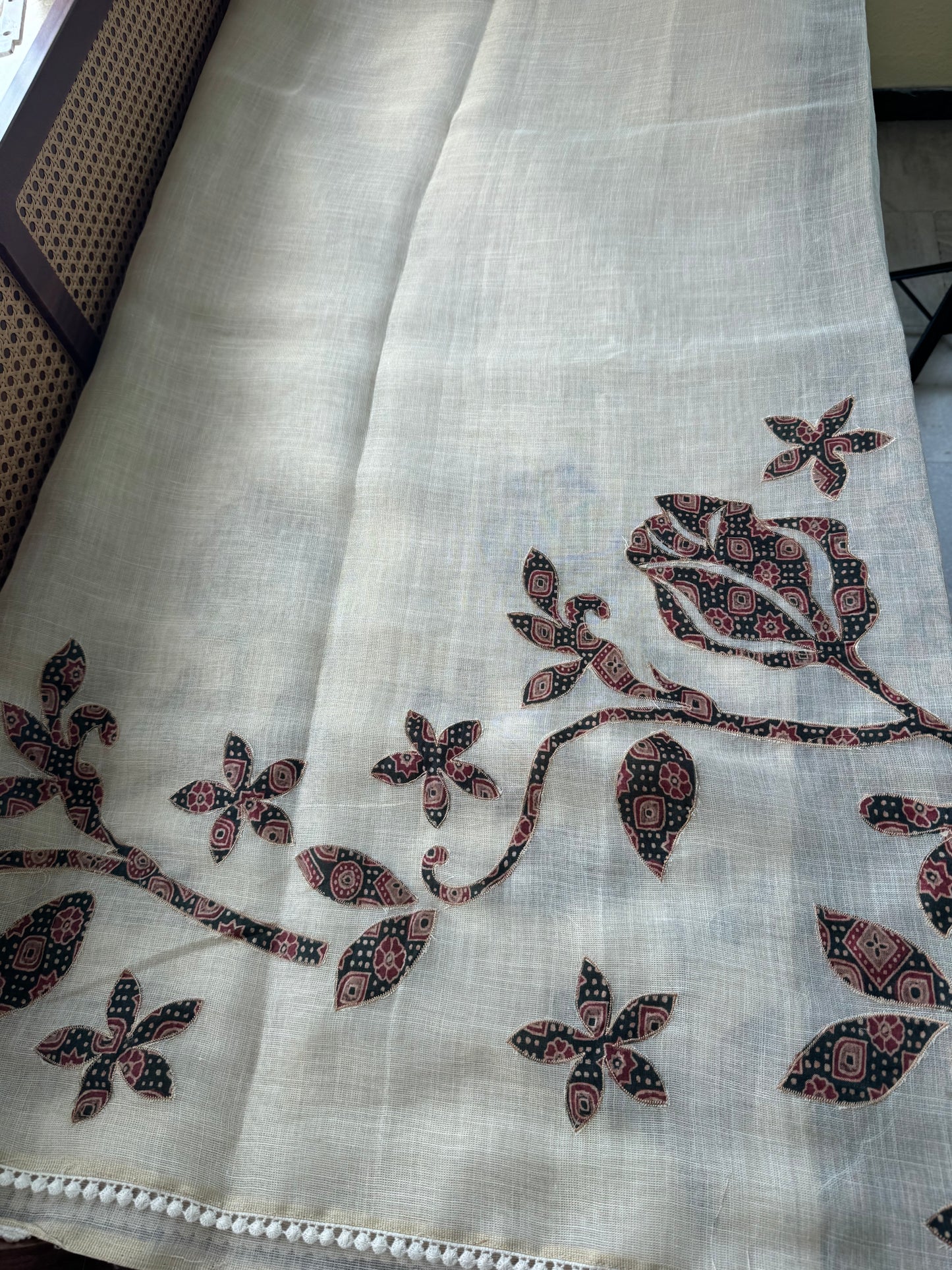 Premium Tissue Linen Sarees with appliqué work - Half White & Dark Green