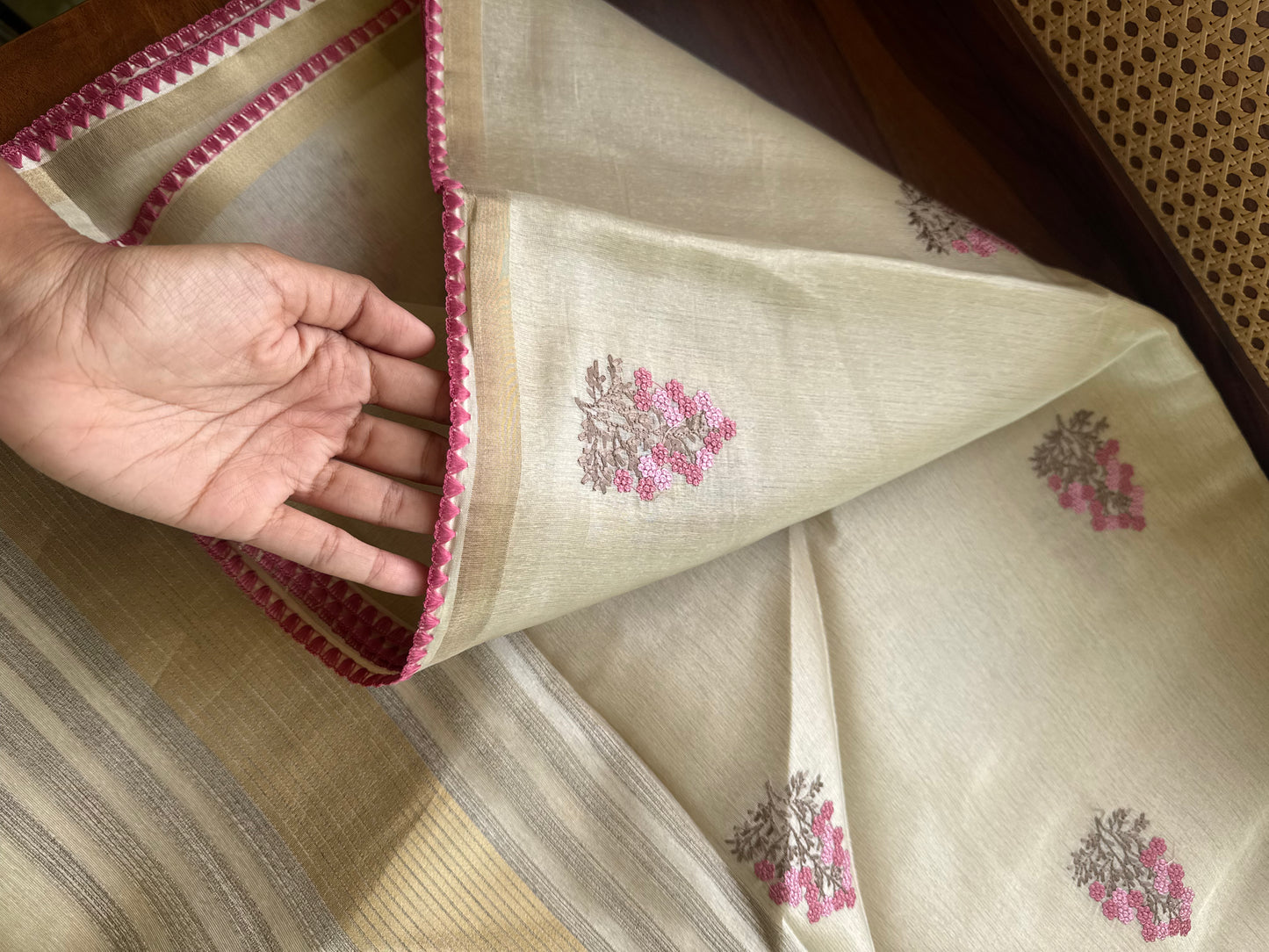 Mul Chanderi Tissue Saree - Cream & Pink