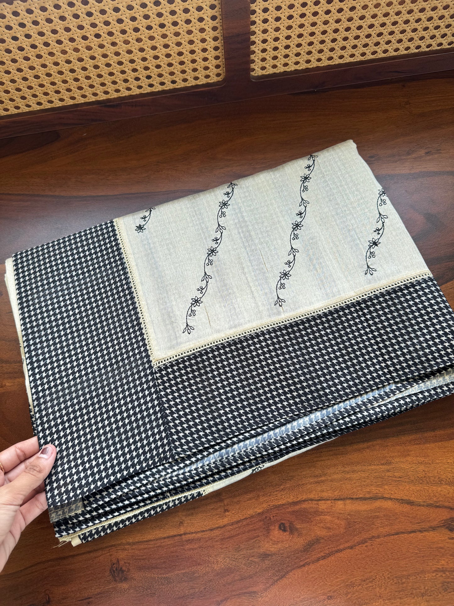 Tussar Blend - Beige & Black