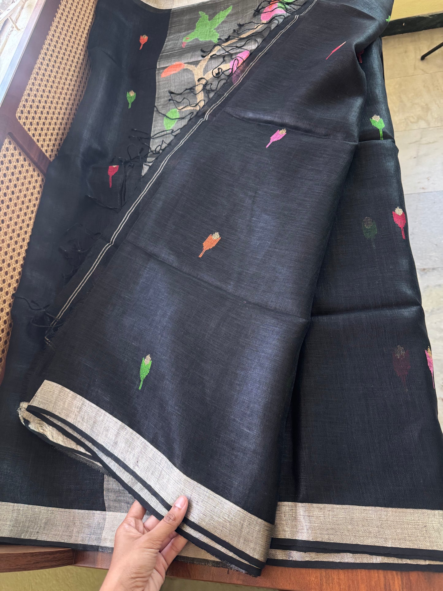 Handloom Linen Jamdani  Saree - Black
