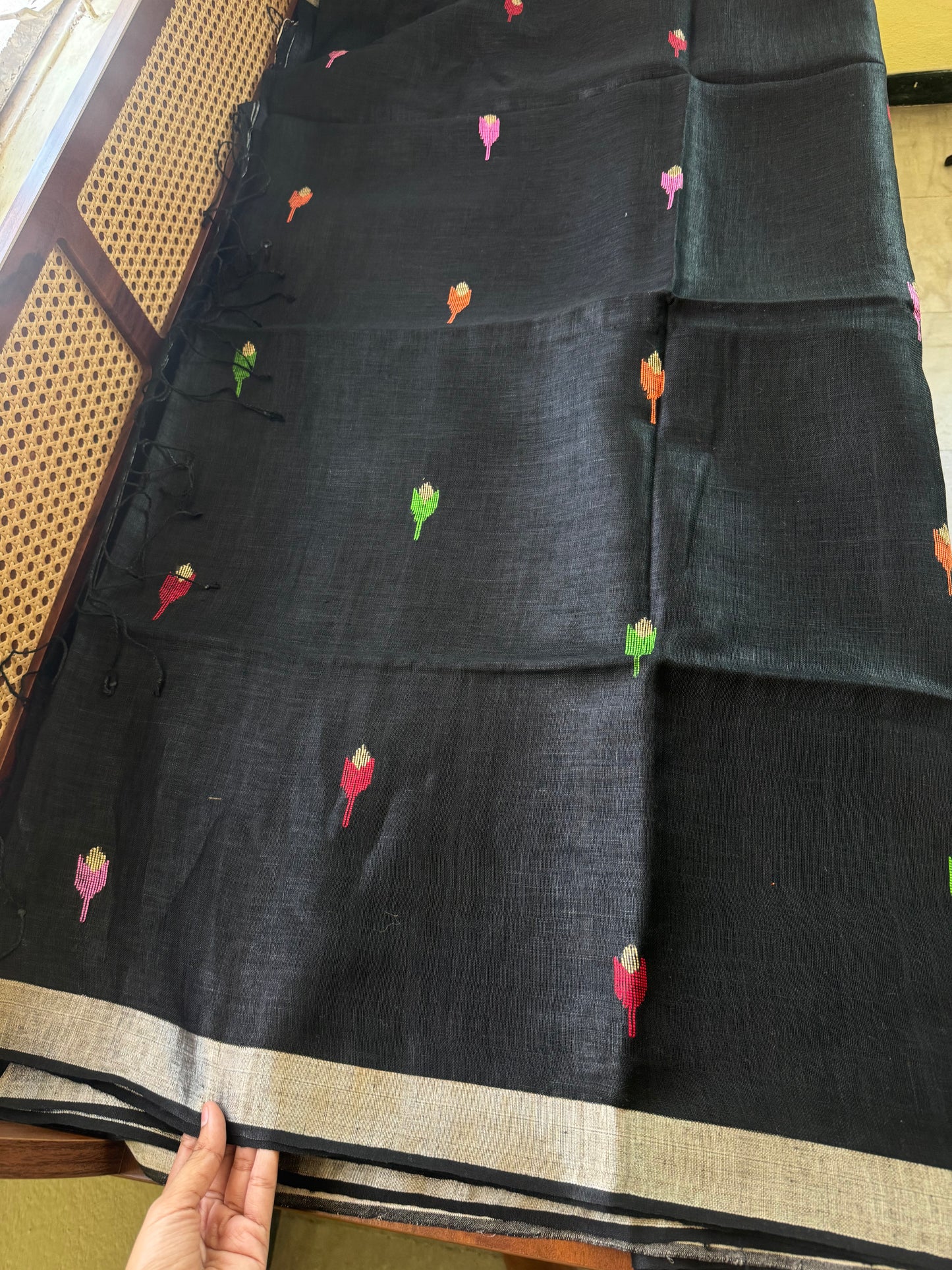 Handloom Linen Jamdani  Saree - Black